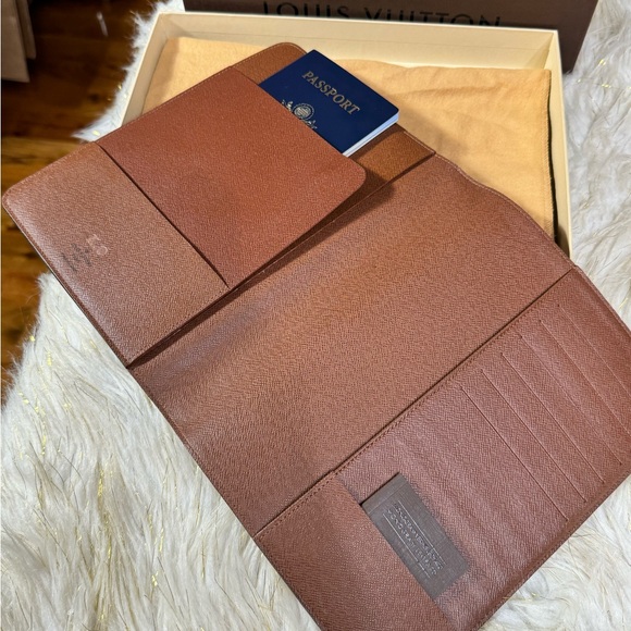Louis Vuitton Planner Agenda Bureau Passport holder Mono Leather Travel Wallet - Picture 1 of 16